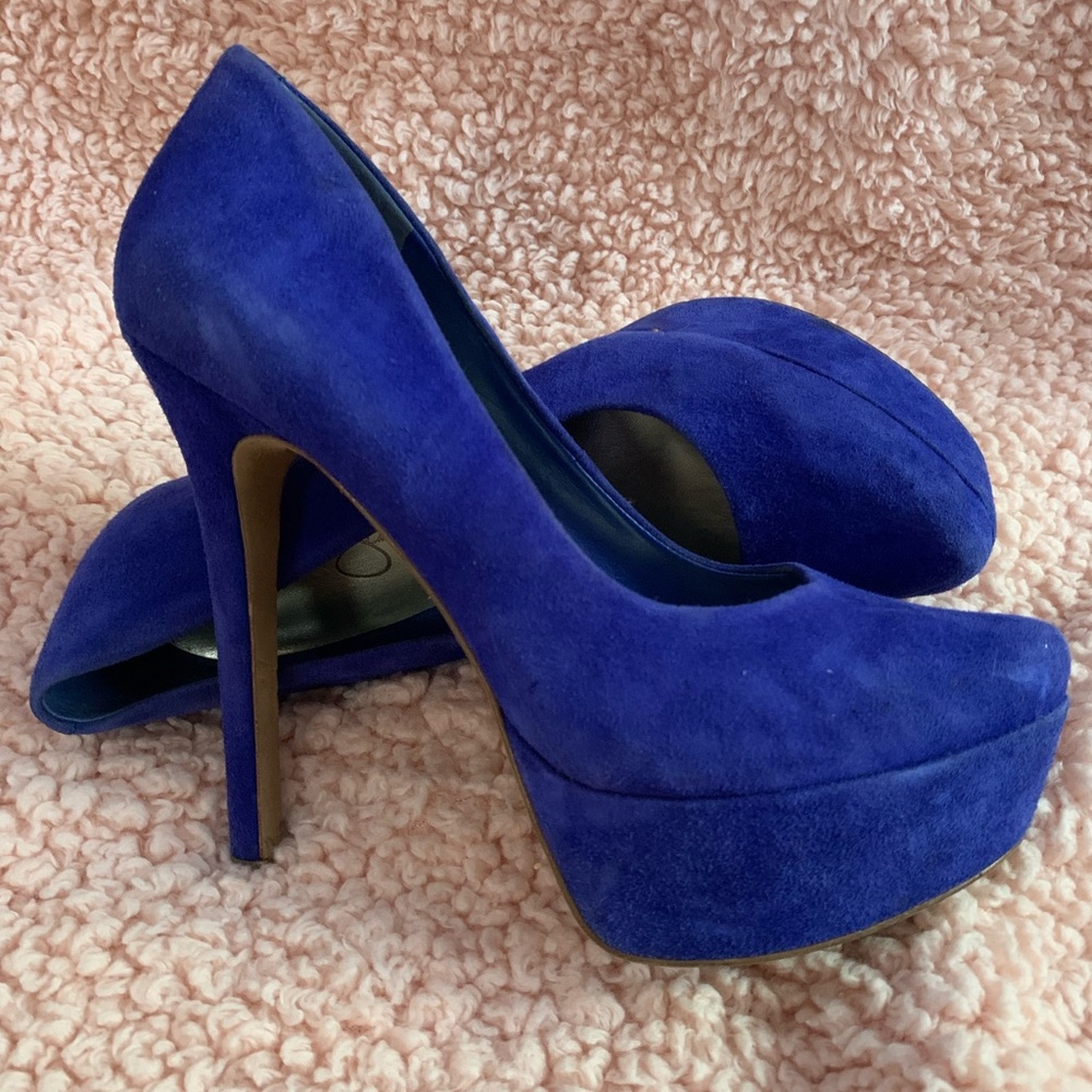 Blue suede Jessica Simpson pumps